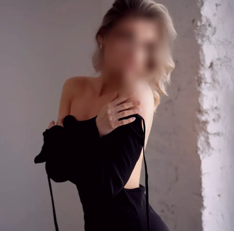 Büsra, 25