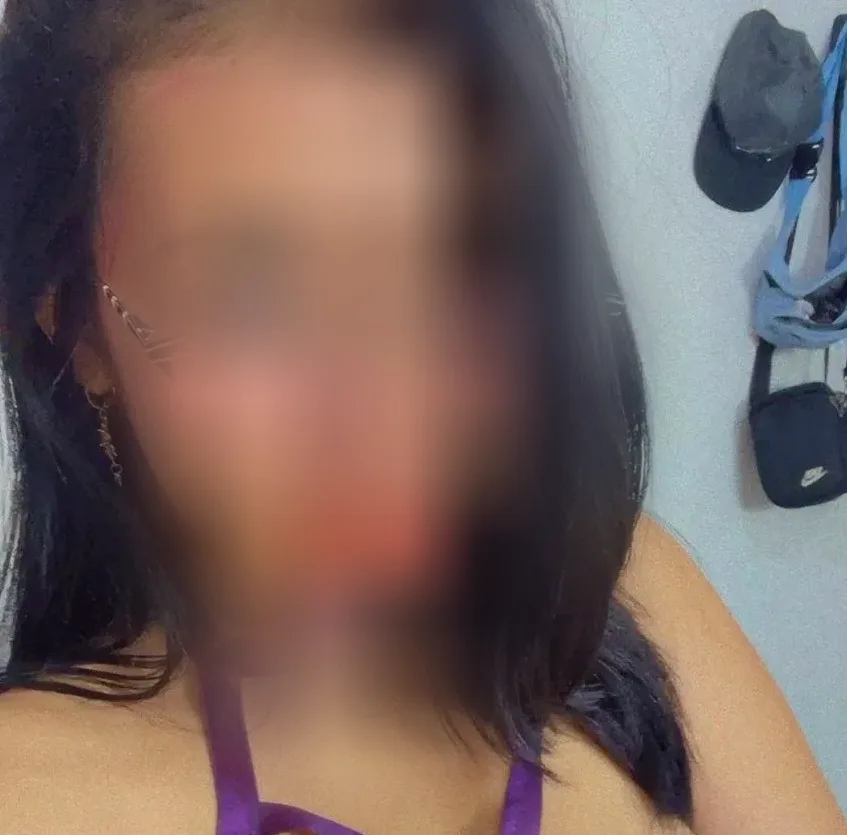Nina, 23