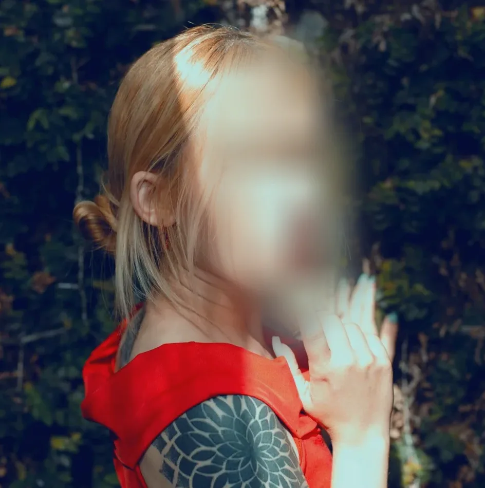 Sabrina, 26
