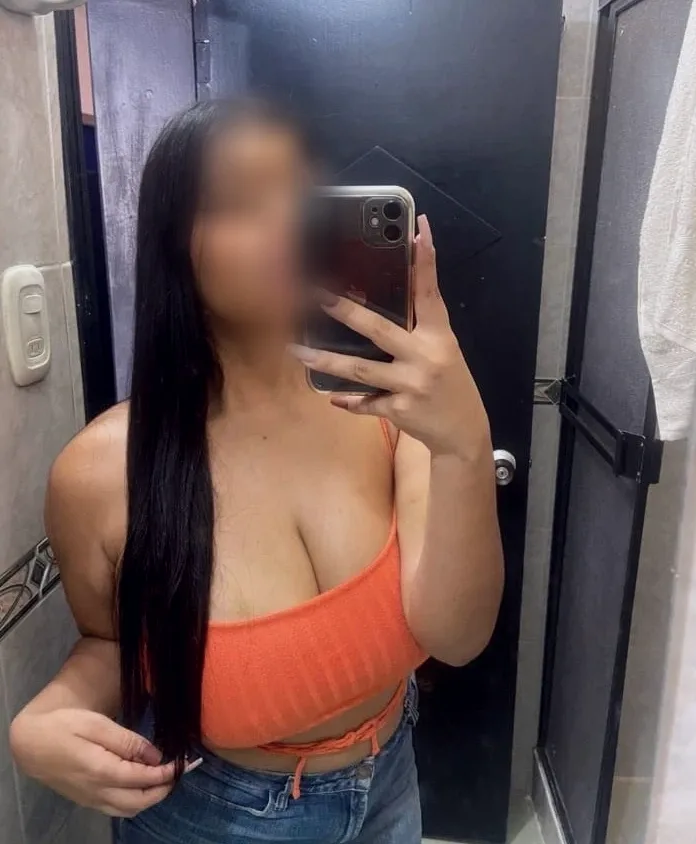 Selina, 29